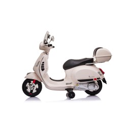 Moto Elettrica per Bambini 12V Licenza Ufficiale Vespa Piaggio Modello GTS Super, Luci LED MP3 Sedile in Pelle Bauletto Bianca