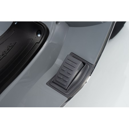Vespa Primavera Elettrica per Bambini 12V Licenza Ufficiale Piaggio Sedile Pelle Luci LED suono Clacson