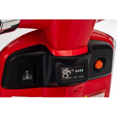 Vespa Primavera Elettrica per Bambini 12V Licenza Ufficiale Piaggio Sedile Pelle Luci LED suono Clacson Rossa