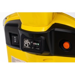 Vespa Primavera Elettrica per Bambini 12V Licenza Ufficiale Piaggio Sedile Pelle Luci LED suono Clacson Giallo Sole