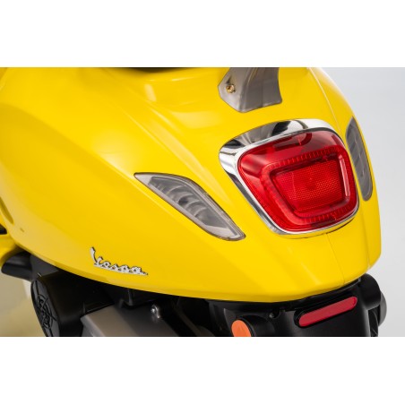 Vespa Primavera Elettrica per Bambini 12V Licenza Ufficiale Piaggio Sedile Pelle Luci LED suono Clacson Giallo Sole