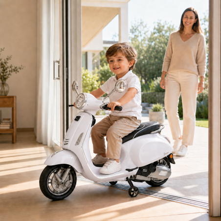 Vespa Primavera Elettrica per Bambini 12V Licenza Ufficiale Piaggio Sedile Pelle Luci LED suono Clacson Bianco