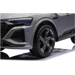 Auto Elettrica Bambini Audi SQ8 e-tron 12V Grigia 1-4 Anni Telecomando LED Pelle