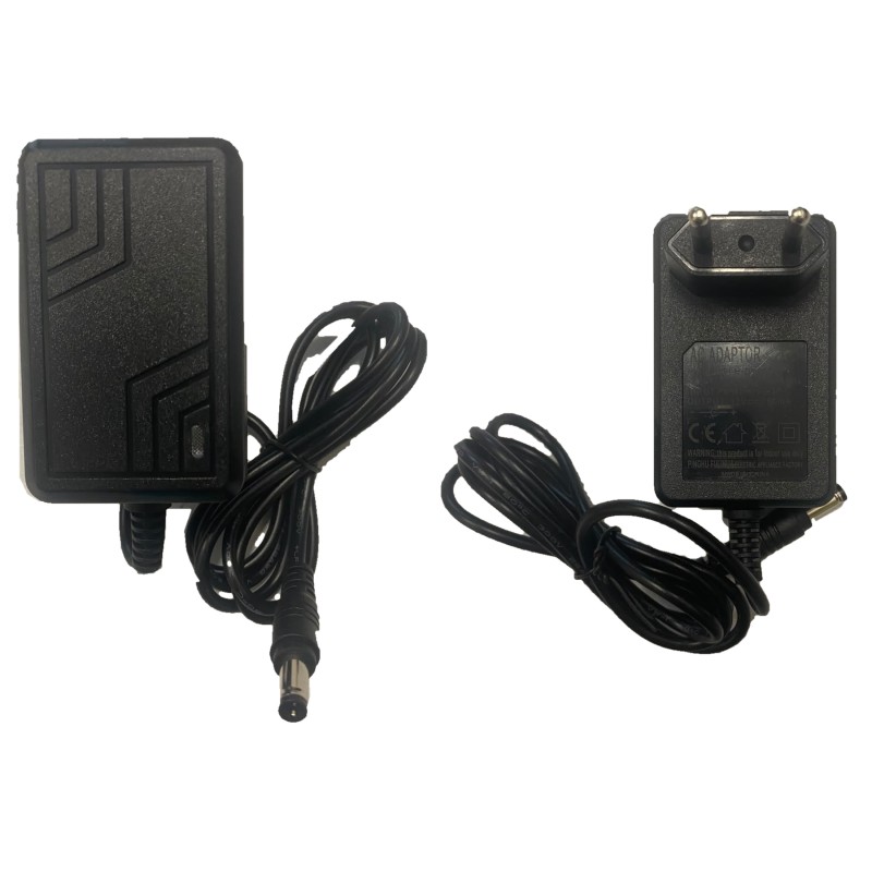 Alimentatore FLH-D1207 12 V DC 700 mA, viste fronte e retro con spina a due poli e cavo