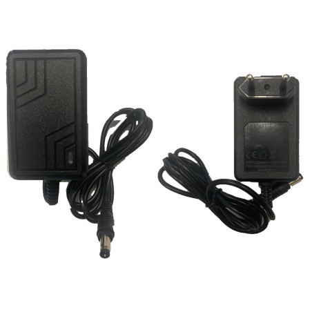 Alimentatore FLH-D1207 12 V DC 700 mA, viste fronte e retro con spina a due poli e cavo